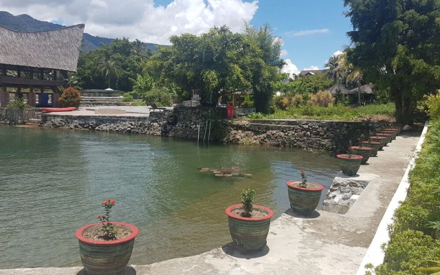 Zoe's Paradise Waterfront Hotel