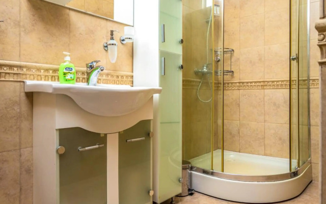 1BD Apartment with a Cute Balcony in Kapana