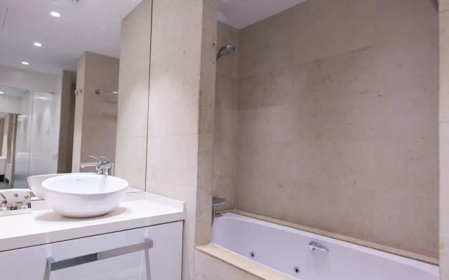 Ampersand - Bright 2-bedroom Apartment