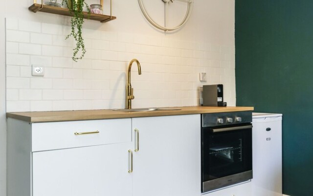 New - Trendy One Bedroom Apt, Most Popular Area