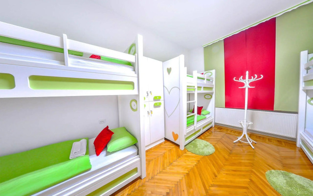 Hostel For Me