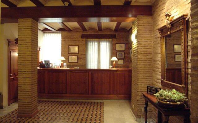 Ad Hoc Monumental Hotel