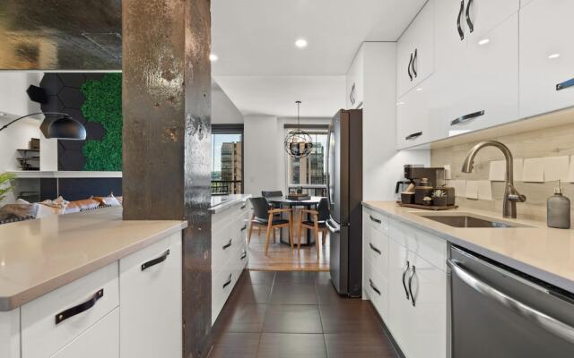 The Lost No Service Fees Penthouse Hot Tub