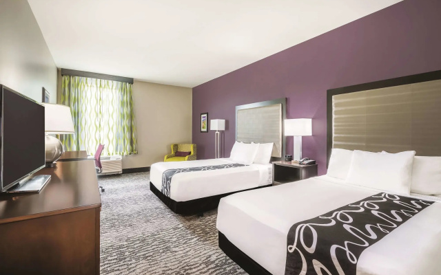 La Quinta Inn & Suites by Wyndham Clifton Park/Saratoga Area