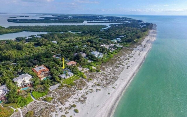 Winshall Home 4 Bedroom Home by RedAwning