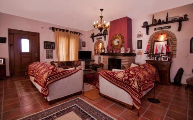 Evelina's Country House