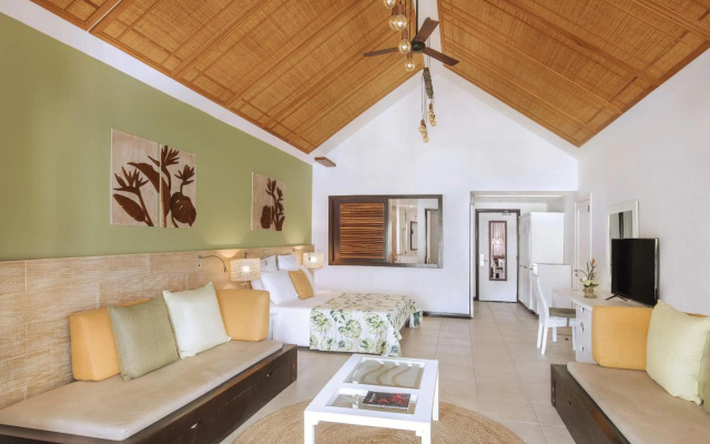 Victoria Beachcomber Resort & Spa