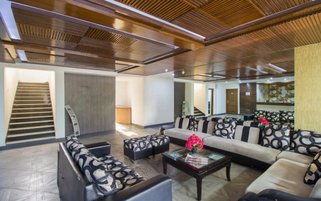 OYO 4183 Apartment Queens Court