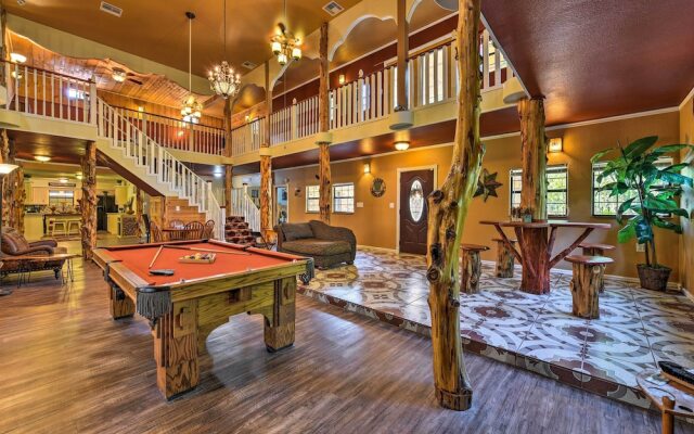 Spacious Conroe Home w/ Foosball & Pool Table!