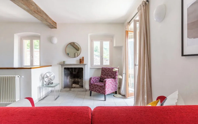 Lake View Terrace Apartment by Rent all Como