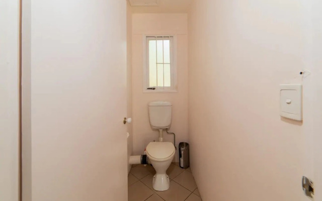 Breezy 4 Bedroom Queenslander in Balmoral