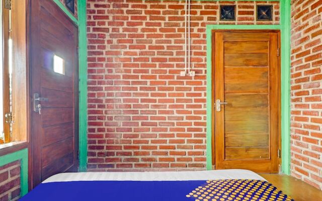 OYO Homes 90850 Cibeunying Eco Tourism Homestay Cibodas Maribaya 2