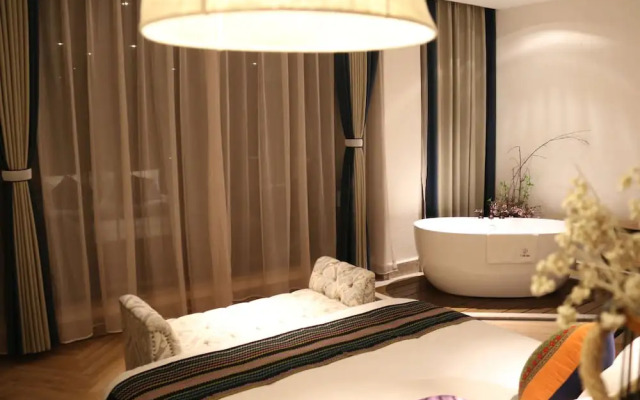 The Twelve Manor Terraces Lodge