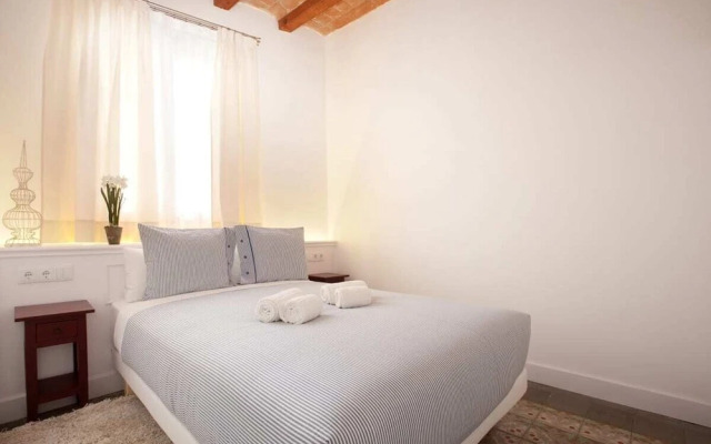 Modern 3 Bedroom Flat With Terrace in Lesseps