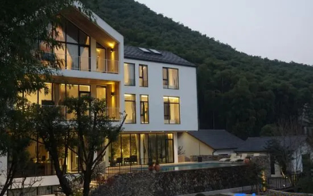 Wonderland Holiday Hotel
