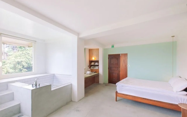 OwlStay Jiufen Green Ray