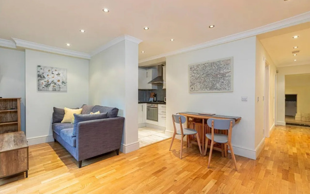 Homely 2-bed Flat in Little Venice, West London
