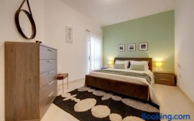 Seaside Bliss 3BR Holiday Apartment Sliema