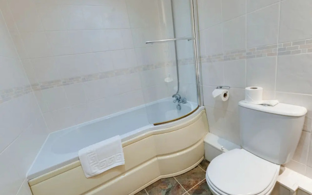 Base Serviced Apartments - The Docks