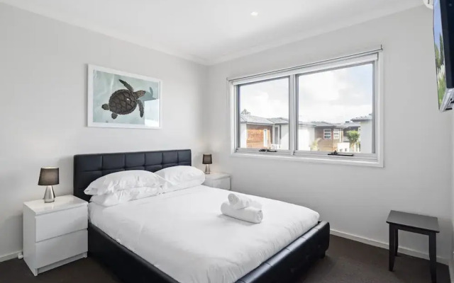 Seaside 3-bed Home, Direct Beach Access