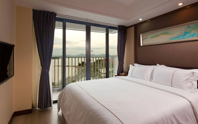Island Skylight Resort
