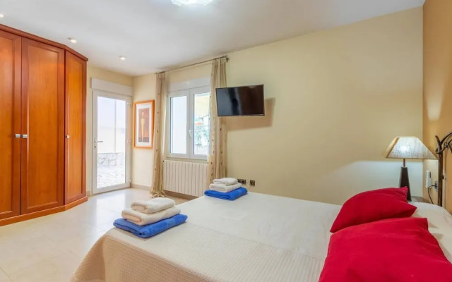 Private Pool, Garden, Barbecue and Beach Nearby