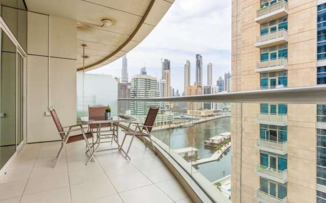 Canal Views Spacious Apartment in Business Bay