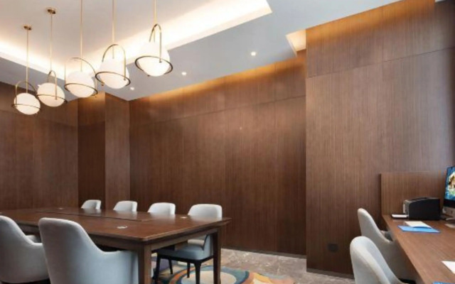 Hampton by Hilton Zhumadian Sports Center