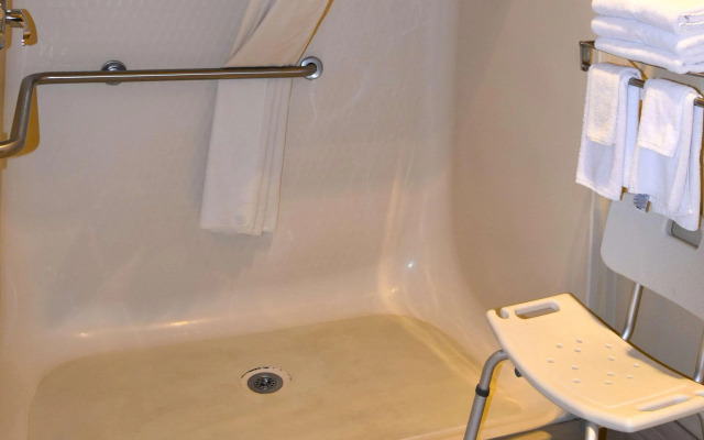 Quality Inn & Suites Brooks Louisville South