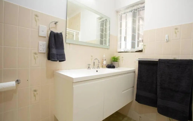 Celestial Heights - Stunning Views of City & Bay