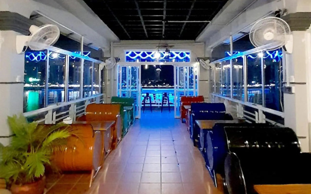 4 Rivers Hotel