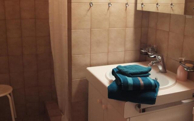 Bijou Lenk - One Bedroom