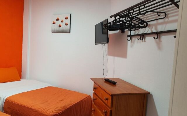 Low Cost Room Plaza de Hierro II