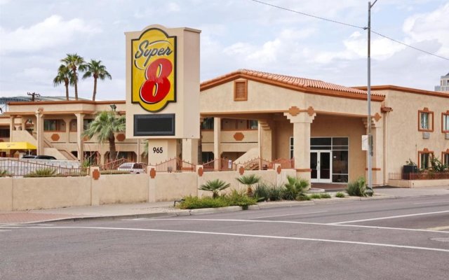 Super 8 by Wyndham Phoenix Downtown