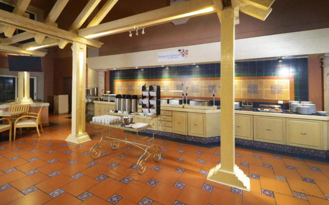 Holiday Inn Express Monterrey Galerias by IHG