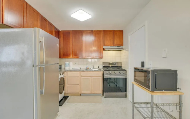 Walk to Train: Convenient Skokie Condo!
