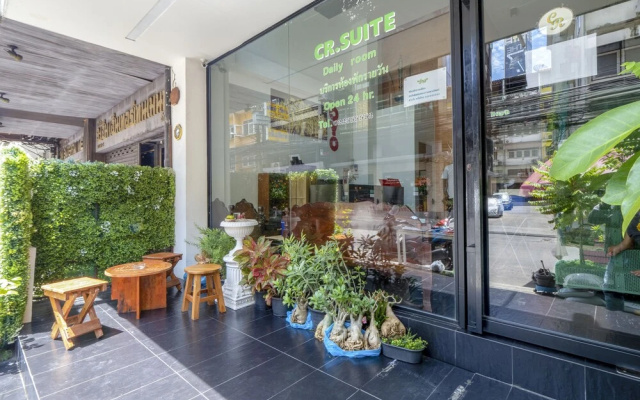 OYO 982 Charurat Suite​