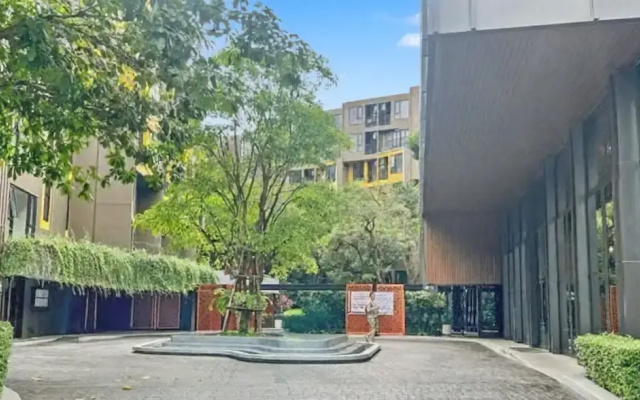 The Base - New Studio Great Location, Shared Pool