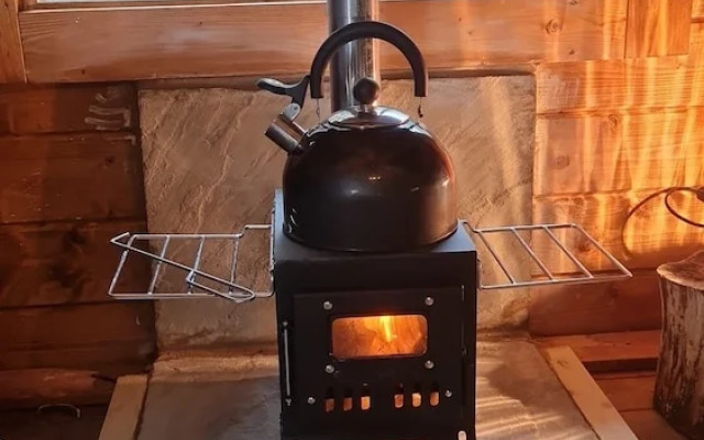Hobbit Haven Hot Tub and Countryside Bliss