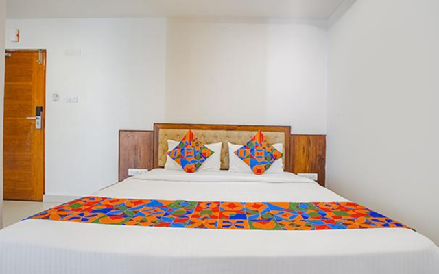 Fabhotel Royal Inn I