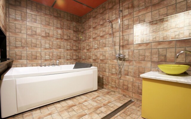Suyu Solid Hotel