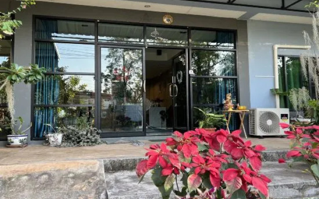 V Tharm Hotel