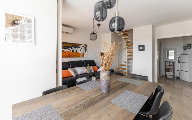 3 bedroom apartment with private rooftop terrace