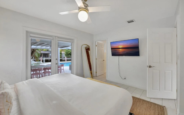 Poolside Paradise Dock & Pool!