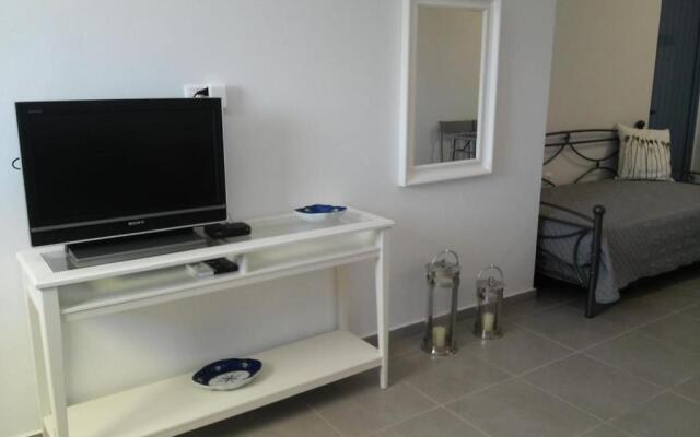 Isidoros Apartments