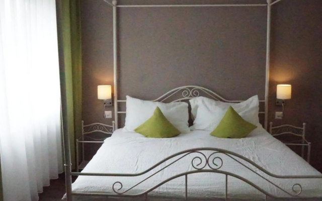 Hotel am Schloss – Guest Rooms – Thun