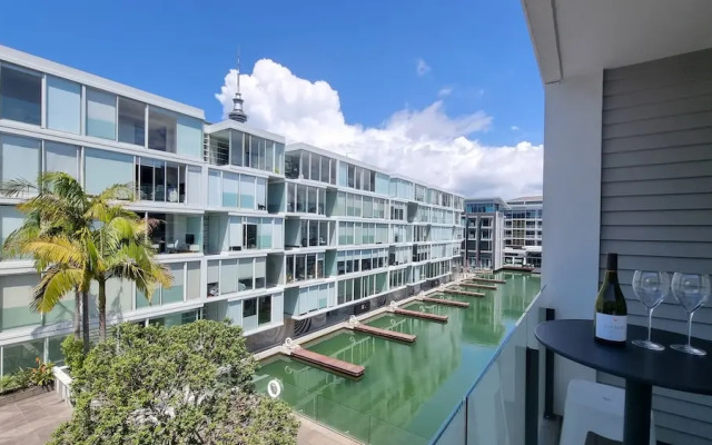 Sweet Escape by Waterfront w Carpark