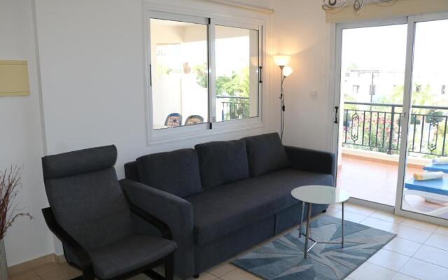 Sunset apartment with pool & 10 mins to Venus beach