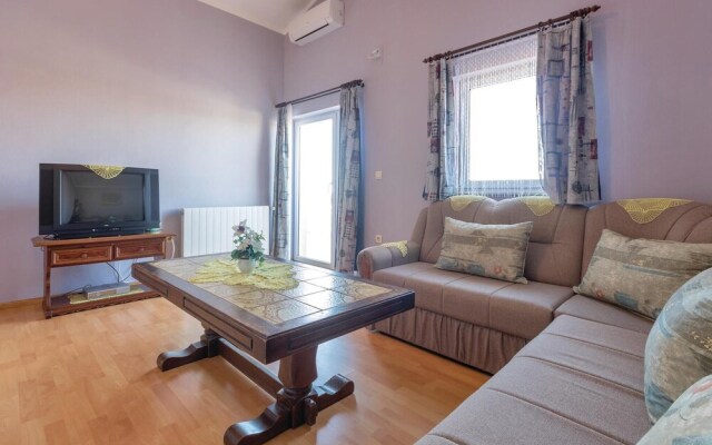 Awesome Home in Peroj With Wifi and 2 Bedrooms