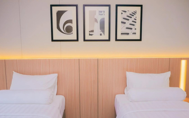 Front One King Hotel Tuban